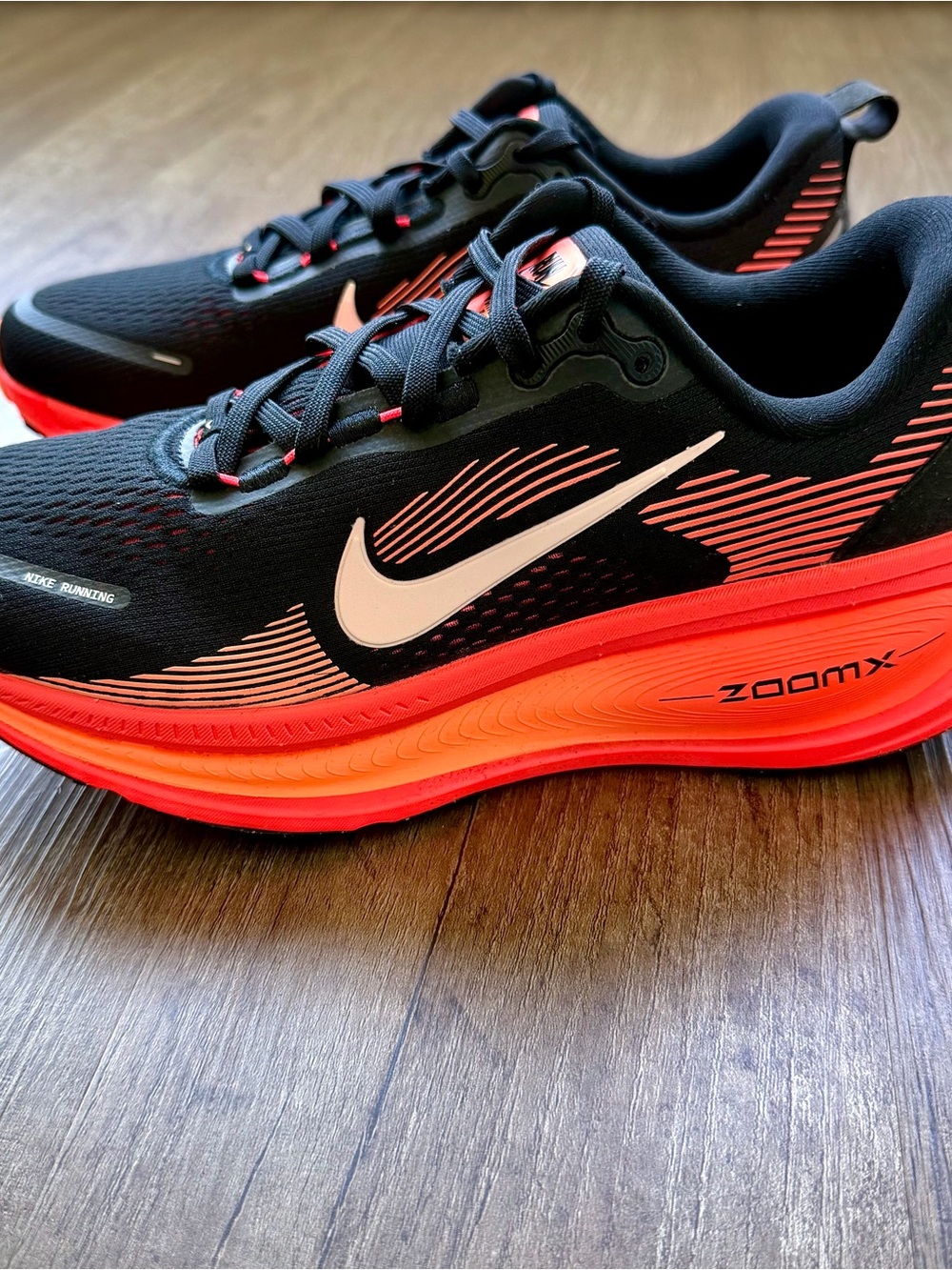 NEW Nike Vomero 18 Black Washed Coral Hot Lava HM6804-010 Women’s Size 8.5